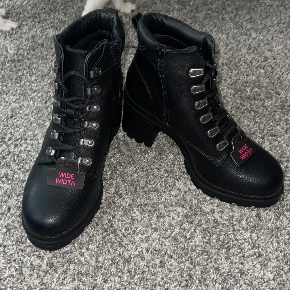 NWT Black Lace Up Heeled Boot Faux Leather No Boundaries 9 Wide